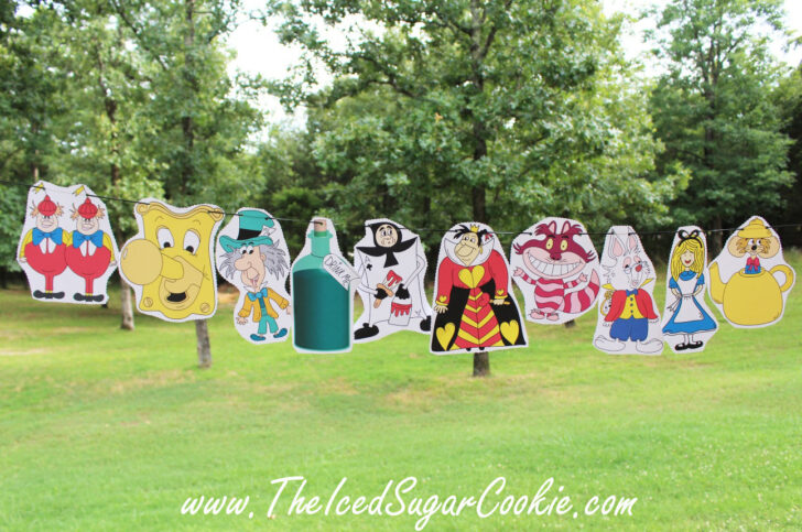 Free Alice in Wonderland Photo Booth Printables