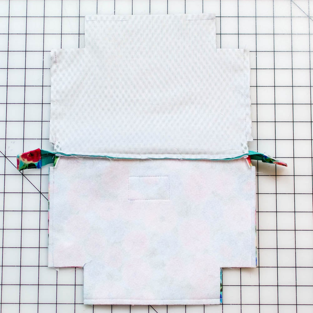 Cute Corners Diy Cosmetic Case {Free Sewing Pattern} throughout Free Printable Pattern For Non Zipper Cosmetic Bags